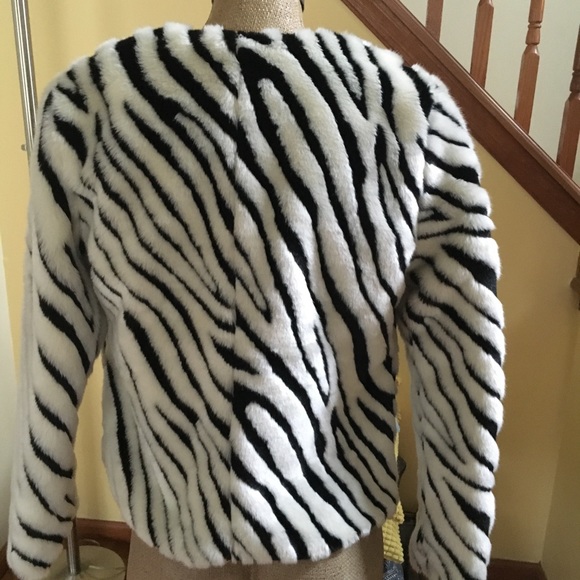 Faux fur coat - Picture 2 of 4